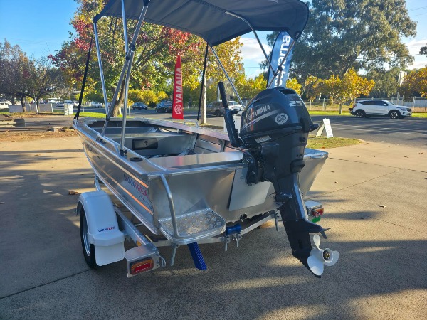 F390 explorer 25hp......